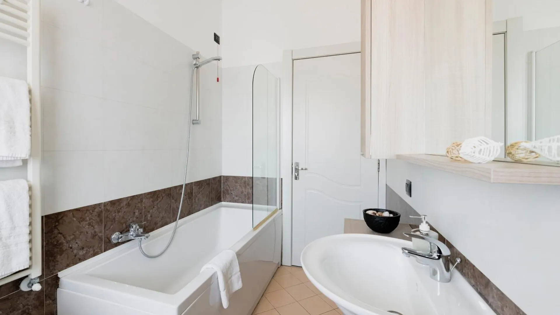 Hq Aparthotel Milano Inn - Smart Suites Cinisello Balsamo