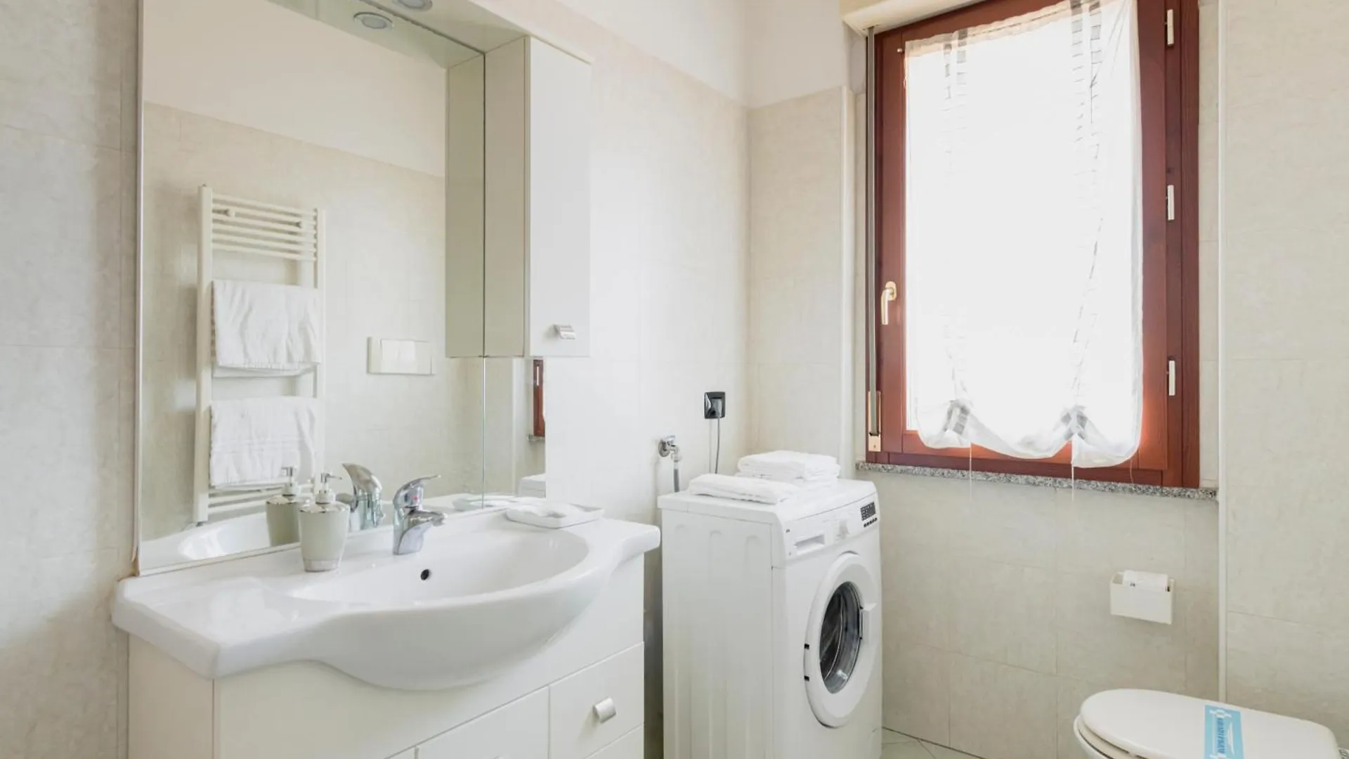 Hq Aparthotel Milano Inn - Smart Suites Cinisello Balsamo 2*,